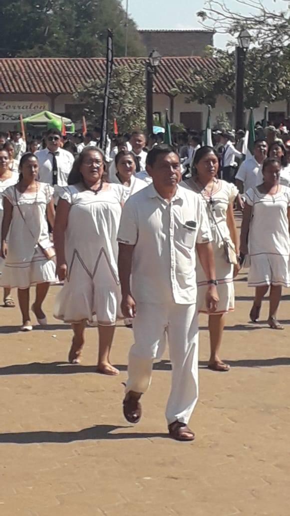 En San Ignacio de Velasco la ropa Chiquitana se impone en desfile cívico -  CEPAD