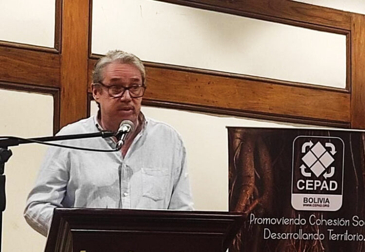 Debate sobre ciudades intermedias y café en Ciudad de México