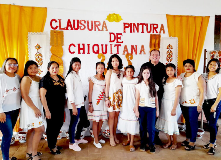 CEPAD promueve en San Ignacio de Velasco nuevos talentos artesanales en pintura de arte Barroco