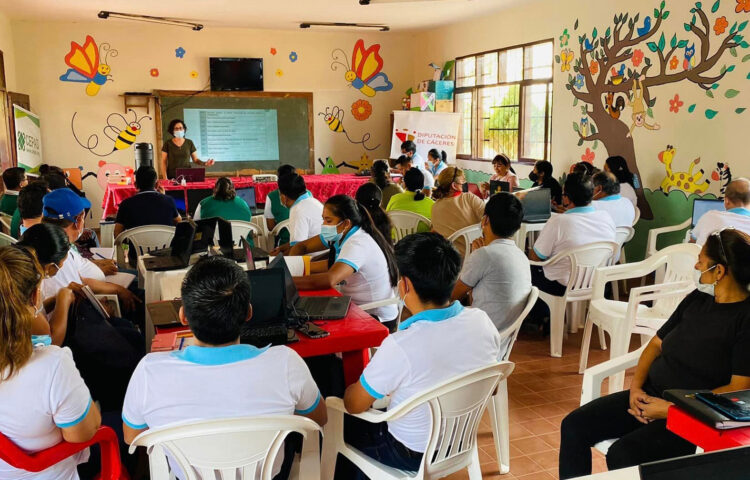 Docentes de San José de Chiquitos fueron capacitados en herramientas digitales para la educación