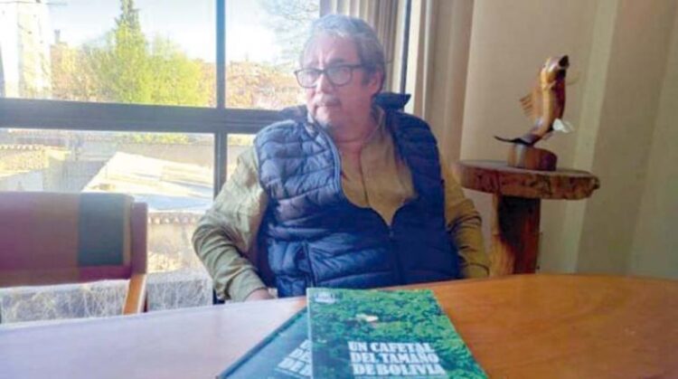 Obra. Carlos Hugo Molina presenta Un cafetal del tamaño de Bolivia