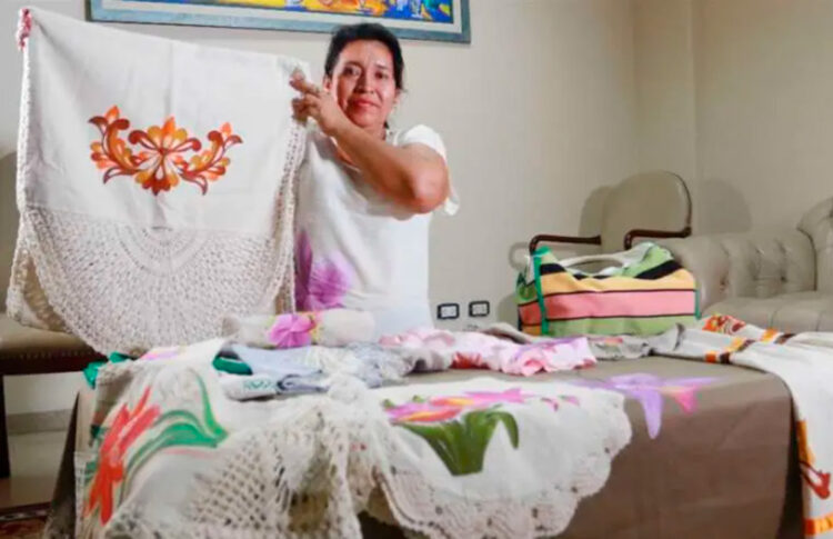 Marisol, una de las 30 artesanas de Concepción que lucirán su arte en el Festival de la Orquídea