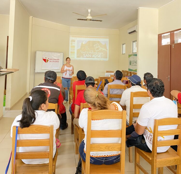 Funcionarios/as municipales de San José de Chiquitos se capacitaron en el uso de herramientas digitales para la administración pública