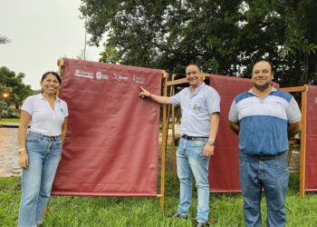 El sector artesanal de Roboré se beneficia con stands móviles para ferias productivas