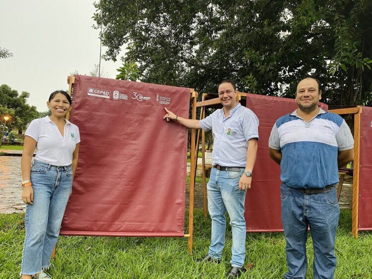 El sector artesanal de Roboré se beneficia con stands móviles para ferias productivas
