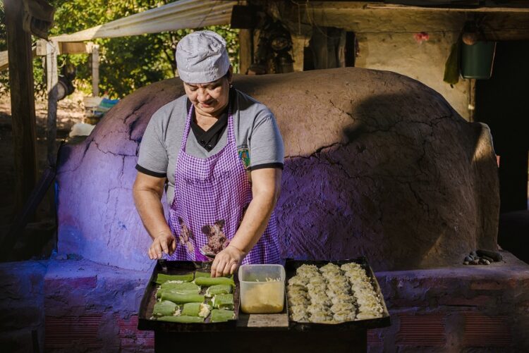 El sector turístico de Chochis se capacita en ventas: ¿Cómo multiplicar tus recursos y vivir mejor? El Secreto de un producto exitoso