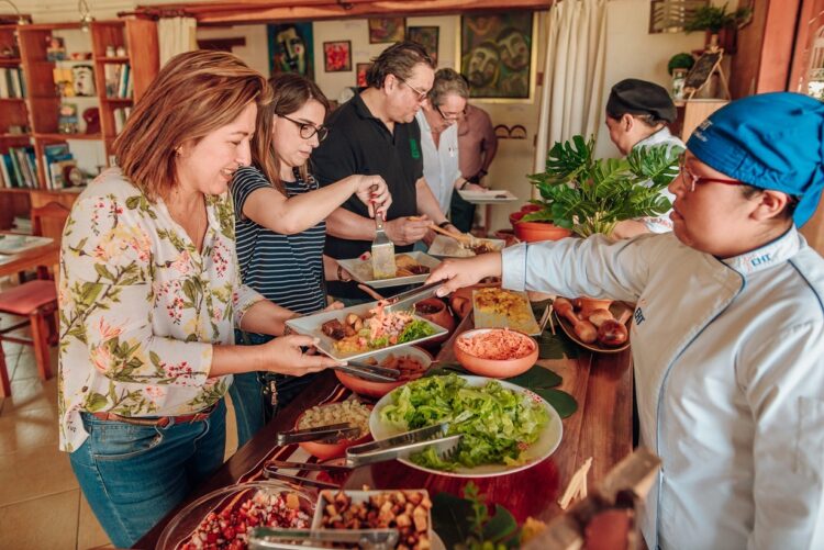 El Sector Turístico de San José de Chiquitos se capacita en Atención al Cliente: La Clave de un Destino Turístico Exitoso