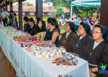 Repostería y emprendimiento: familias concluyen capacitación en FASSIV