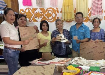 Identidad que trasciende: etiquetas y empaques para las artesanías del Centro Artesanal El Paquío