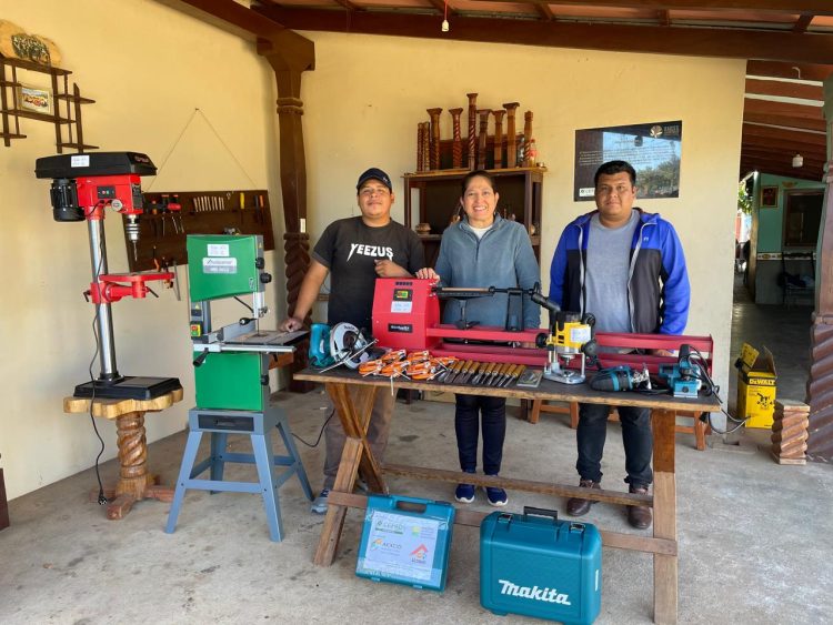Concepción fortalece el arte chiquitano con nueva entrega de equipamiento especializado