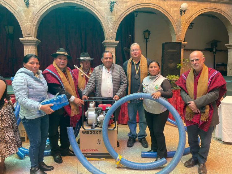 La Paz avanza en resiliencia climática con la dotación de motobombas a 12 municipios