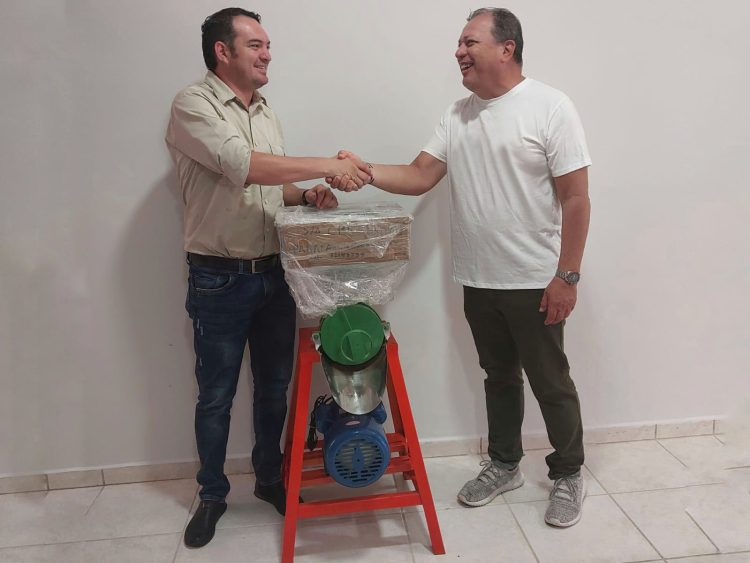 CEPAD entrega de molino de café a la Asociación MINGA para impulsar la producción de Café Orgánico en San Ignacio de Velasco