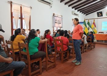 Fortalecen la organización y capacidades de los centros artesanales de San Xavier y Roboré