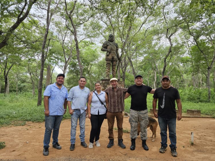 Reconocido arqueólogo de Extremadura visita la Ruta Histórica y Turística Santa Cruz la Vieja