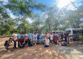 Profesores de Roboré visitan sitio de arte rupestre San Luis II