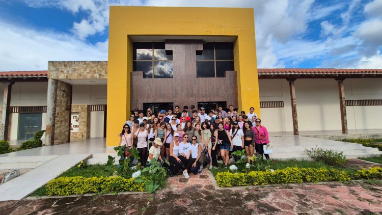 Estudiantes fortalecen su identidad cultural con visitas a rutas históricas y turísticas en San José de Chiquitos