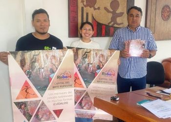 Alcaldía de Roboré recibe materiales educativos para promover el arte rupestre en colegios