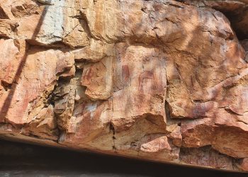 Acciones de mantenimiento protegen pinturas rupestres en El Manantial