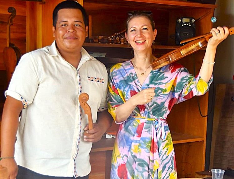 Embajadora de Suiza destaca la riqueza cultural de Concepción en su visita al Pahuichi Notas Chiquitanas