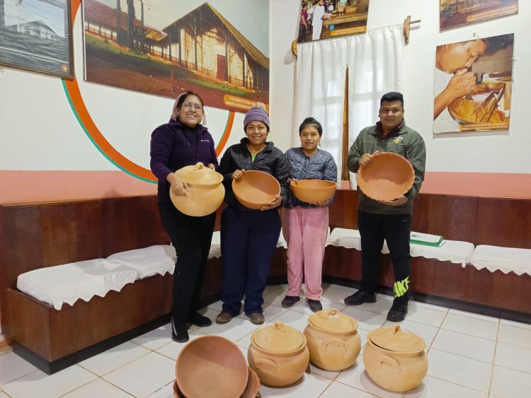 Fortalecen la identidad y economía de las mujeres de Santa Rita
