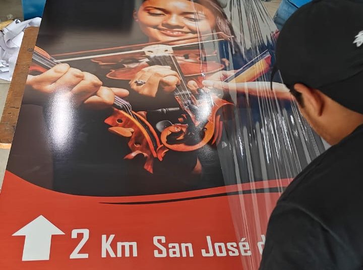 Elaboran letreros viales para fortalecer la promoción de la Ruta Saborearte Chiquitos