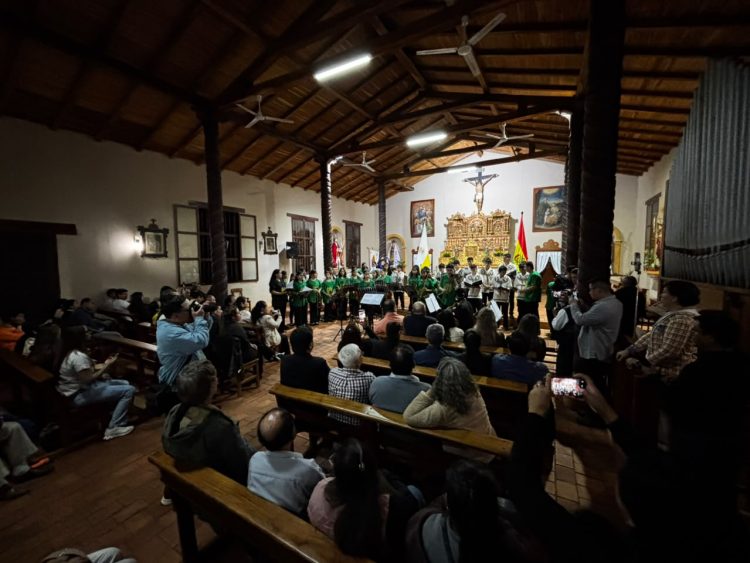Melodías de Chiquitos inauguró su festival entre emoción, aplausos y una inolvidable celebración musical en Santiago y Roboré